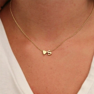 Collier Pendentif Lettre Alphabet Coeur Plaqué Or 18K Acier Inoxydable Bijoux Élégants Minimalistes Cadeau Pour Femmes