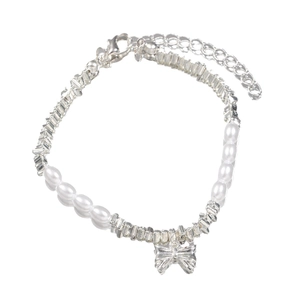 Elegant pearl bracelet featuring a silver bow pendant and adjustable lobster clasp