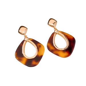Boucles d'oreilles pendantes vintage en acétate écaille de tortue avec clous dorés élégants