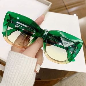 Fashion Cat Eye Sunglasses Large Square Frame With Metal Chain Temples UV400 Protection Trendy Retro Eyewear For Women