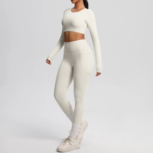 Detail of high-waisted yoga pants with side pockets and long sleeve ivory crop top set