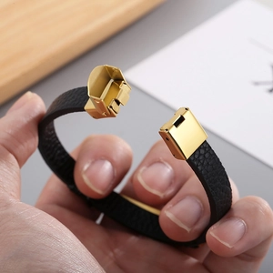 Herren-Mode-Armband aus schwarzem geflochtenem Leder mit poliertem goldenem Stahlverschluss