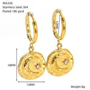 Detailed technical diagram of 18k gold plated star earrings with dimensions and weight