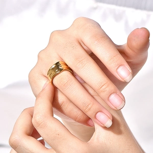 Minimalist gold wave pattern stainless steel ring with irregular geometric design