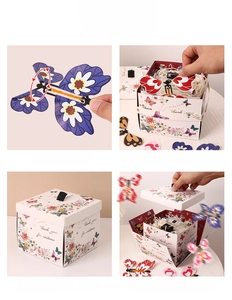 Séquence d'ouverture d'une boîte surprise florale avec papillons mécaniques