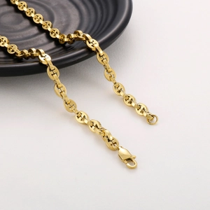 Polished 18K gold-plated stainless steel pig-nose chain necklace set with lobster clasp