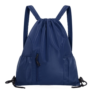 Blauer Kordelzug-Rucksack aus Oxford-Gewebe mit Fronttasche und Netztaschen an den Seiten.