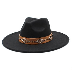 Cappello fedora in lana nera con tesa larga 9,5 cm e fascia in pelle marrone borchiata