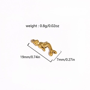 Detailed dimensions of golden mermaid pendant with weight 0.8g and size 19x7mm specifications