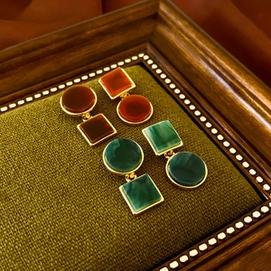 Retro geometric acetate drop earrings in red-brown and dark green with gold metal frame