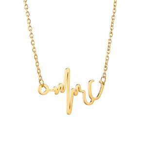 Détail du collier doré avec pendentif ECG en forme de cœur en acier inoxydable poli