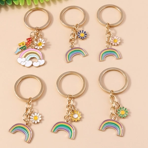 Sweet Rainbow Daisy Flower Enamel Keychain Cute Gold Metal Heart Bag Pendant For Women Girls School Backpack Decoration Jewelry Gift