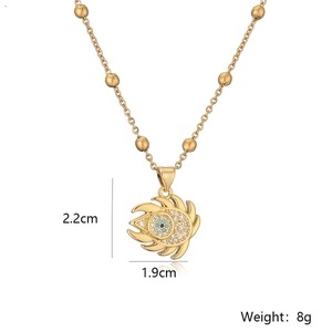 Dettaglio del ciondolo occhio del male oro 18K con altezza 2,2cm e peso di 8g
