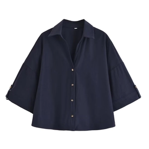 Ensemble chemise bleu marine à manches larges et short avec ceinture tressée pour femme