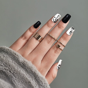 Press On Nails Abstract Face Line Art Black White Contrast Square Fake Nails Glossy Full Cover Manicure For Women