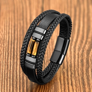 Vue détaillée du bracelet en cuir pour homme avec pierres oeil de tigre et fermoir
