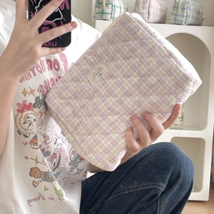 Quilted checkered makeup bag in soft pink and white with metal zipper and fabric label