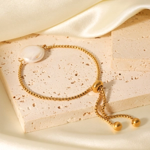 Adjustable golden stainless steel bracelet with a natural white freshwater pearl pendant