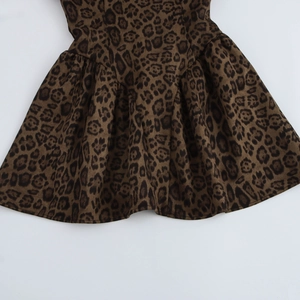 Sexy rückenfreies Minikleid mit Leopardenmuster, ärmellosem Rundhals und plissierter Taille