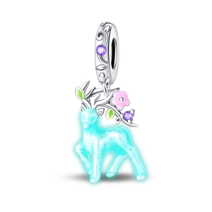 Charm élan bleu lumineux avec bois argentés, pierres violettes et détails en émail