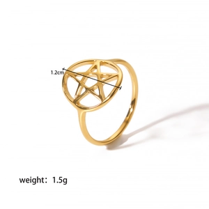 Detailansicht der Ringgröße mit 1,2 cm Durchmesser und 1,5 g leichtem Sternen-Design