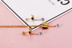 Details von vergoldetem Schmetterling Halskette und Ohrring Set mit Zirkon-Anhängern