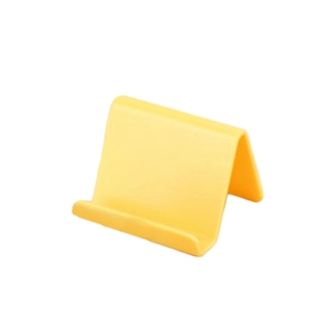 Primer plano del soporte de plástico amarillo para móvil con diseño minimalista en forma de V