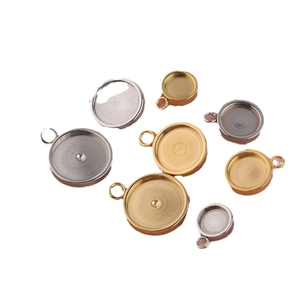 Stainless steel round pendant trays in gold and silver finishes for DIY jewelry making