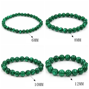 Confronto dimensioni di bracciali in malachite verde da 6mm a 12mm in un layout a griglia