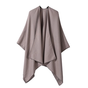 Damen Cape-Poncho mit Streifenmuster in Hellbraun und Taupe, doppelseitiges Design