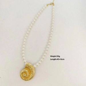 Golden starfish and conch pearl necklace for beach vacation with 55g weight details