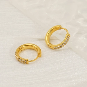 Boucles d'oreilles créoles en acier plaqué or 18K avec double rangée de strass sertis
