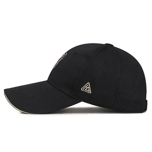 Schwarze Baseballkappe aus Baumwolle mit Stickerei und kontrastierendem Schirmrand