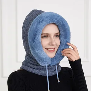 Gebreide sjaal met capuchon voor dames in blauw met voering van imitatiebont