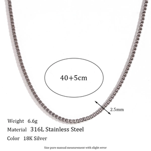Detail shot of 2.5mm stainless steel box chain necklace with dimensions 40+5cm