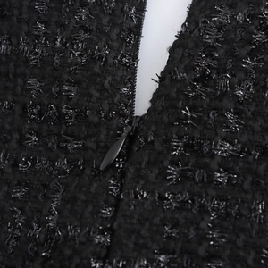 Elegantes Tweed-Minikleid mit Karree-Ausschnitt in Schwarz mit Glanzgarn und Reißverschluss