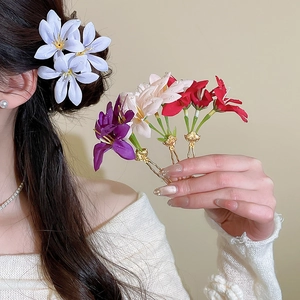 Elegant floral hair pins with fabric flowers and gold U-shaped metal clips for women