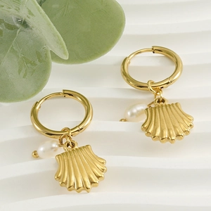 Boucles d'oreilles créoles en acier doré 18K avec pendentifs coquillage et perles