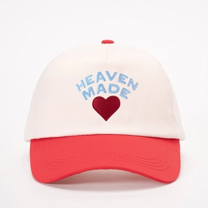 Two-tone baseball cap in beige and red with HEAVEN MADE embroidery and red heart patch
