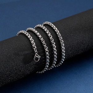 Collier chaîne maille ronde en acier inoxydable argenté avec fermoir mousqueton