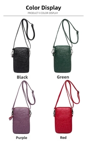 Détail de quatre sacs bandoulière avec fleurs embossées en noir, vert, violet et rouge