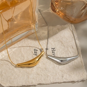 Collier minimaliste avec pendentif bateau en acier inoxydable or 18 carats et argenté
