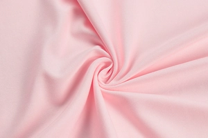 Gros plan sur la texture du tricot rose avec des plis élégants et un grain doux