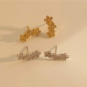 Boucles d'oreilles fleurs serties de diamants en finitions or et argent pour le quotidien