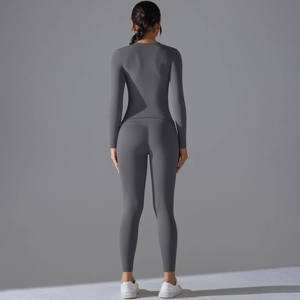 Ensemble de yoga gris foncé à manches longues et legging taille haute pour femmes
