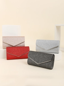 Diverse borse da sera glitterate nei colori oro rosa, rosso, argento e grigio antracite