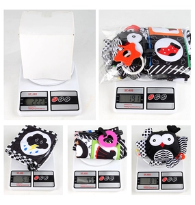 Weight measurement of black and white high-contrast baby soft books and owl plush toys