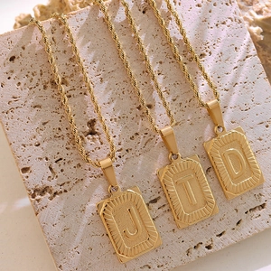 Collana Con Pendente Lettera Iniziale A-Z Vintage Placcato Oro 18K Acciaio Inossidabile Targhetta Rettangolare Catena A Fune
