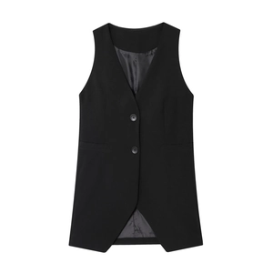 Gilet de costume long noir sans manches avec fermeture à deux boutons posé à plat sur blanc