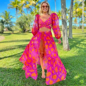 Ensemble bikini à manches longues et imprimé floral avec jupe longue fendue à taille haute